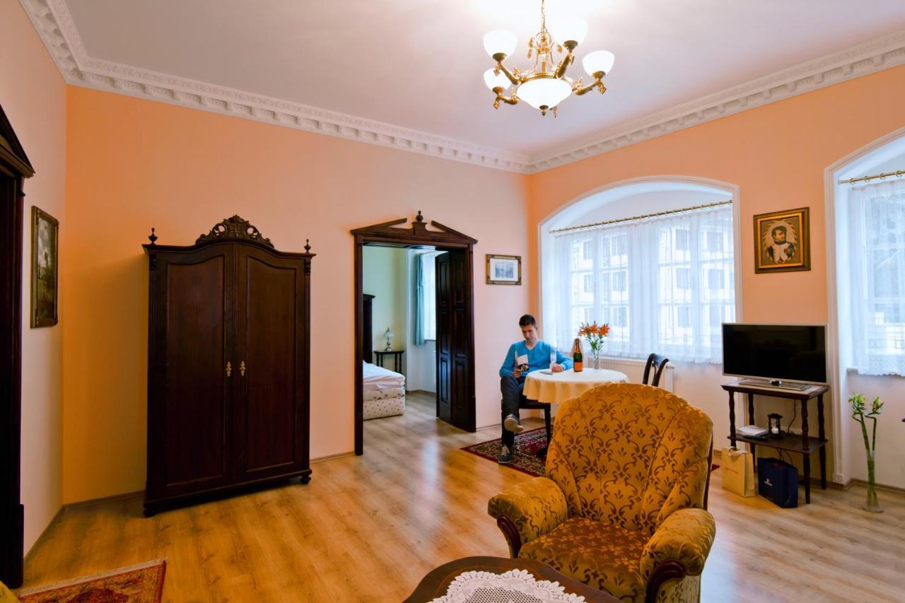 Pension Napoleon Karlovy Vary Ngoại thất bức ảnh